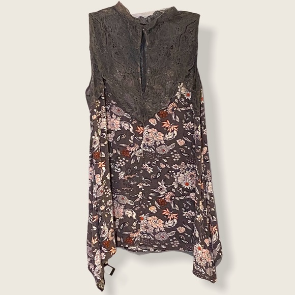 Torrid handkerchief hem sleeveless tank top 00 - Picture 6 of 6